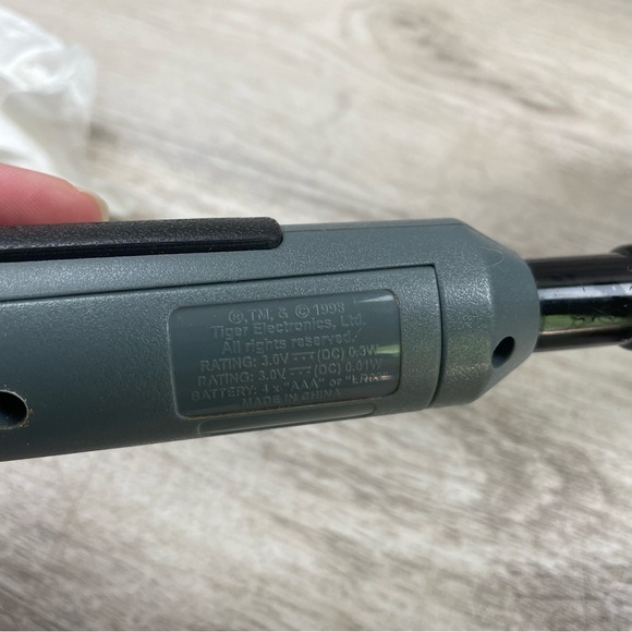 Tiger Sports Feel Golf Handheld Electronic Game 1998 66-001 Vintage Works - Picture 9 of 12